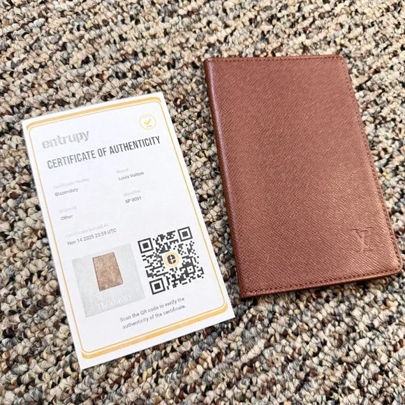 Louis Vuitton Brown Taiga Leather Card holder with certificate of authenticity - Picture 5 of 5